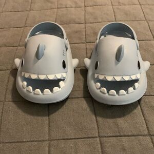 Boys/girls toddler shark shoes size 8c